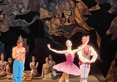 Το πρώτο γκρουπ που μπήκε στο Ερμιτάζ μετά την καραντίνα ήταν αυτοί οι Έλληνες…