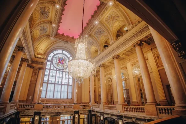 x – The Chicago Theatre Tour Experience